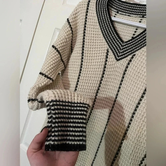 Ladies Knit Sweater - Picture 8 of 8